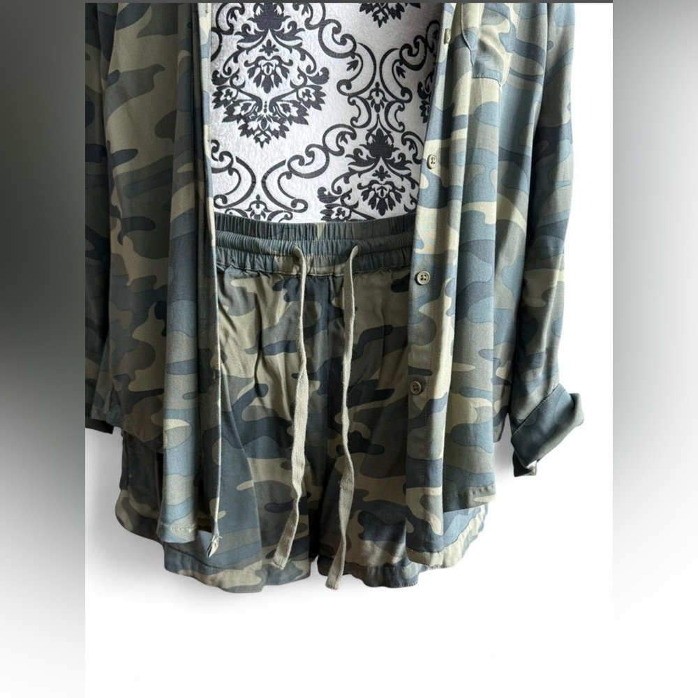 Z Supply Camo Matching Set 🌿 (Top M / Shorts L) - Picture 2 of 9